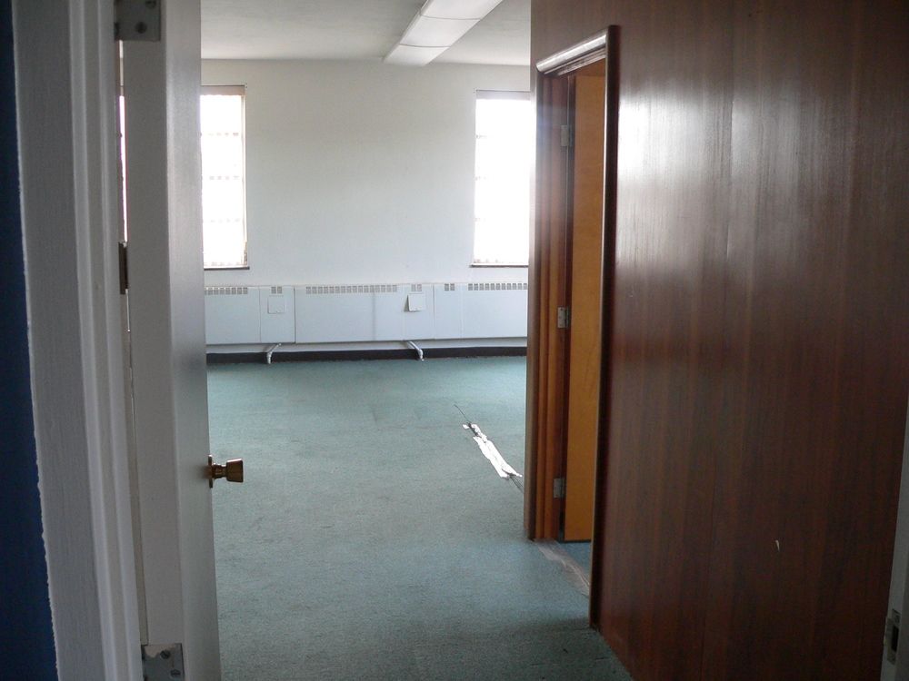 Two-Story Office Building: 111 S 4th St, Danville, KY 40422